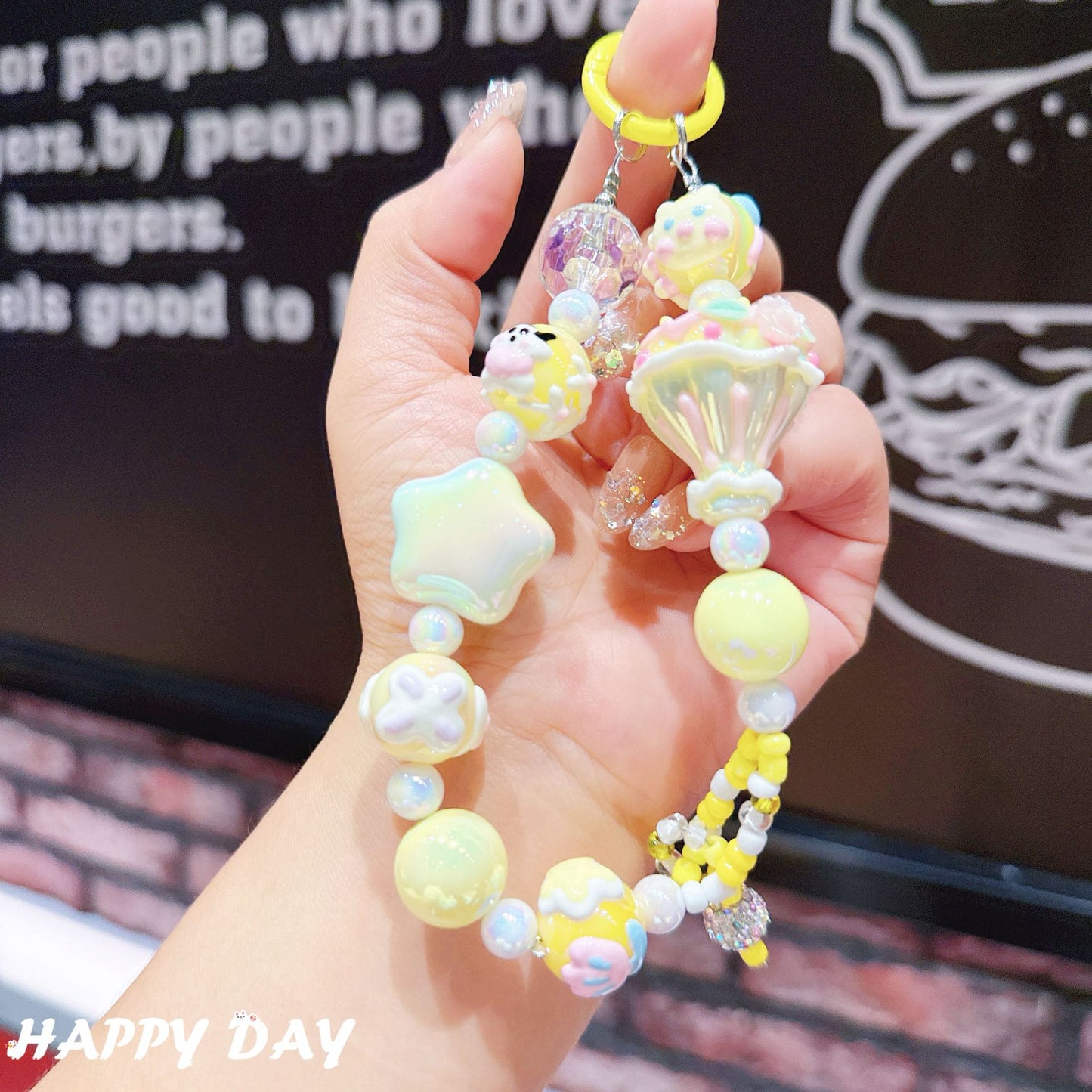 Creative hot air balloon bead string mobile phone chain keychain Xiaohongshu same heavy industry hand-painted balloon pendant doll grabbing machine