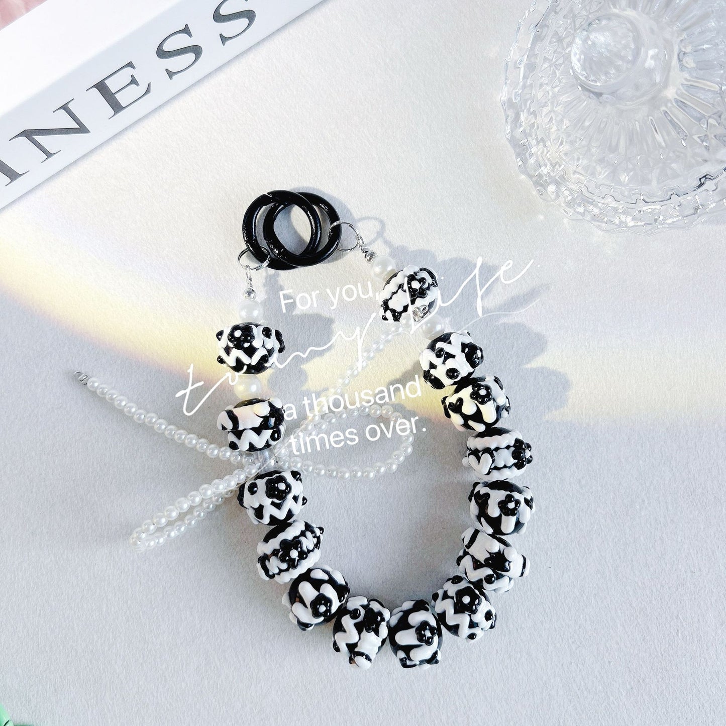 Korean small fresh pearl mobile phone chain bag pendant full of oil heavy industry hand-painted beads Xiaohongshu same mobile phone pendant