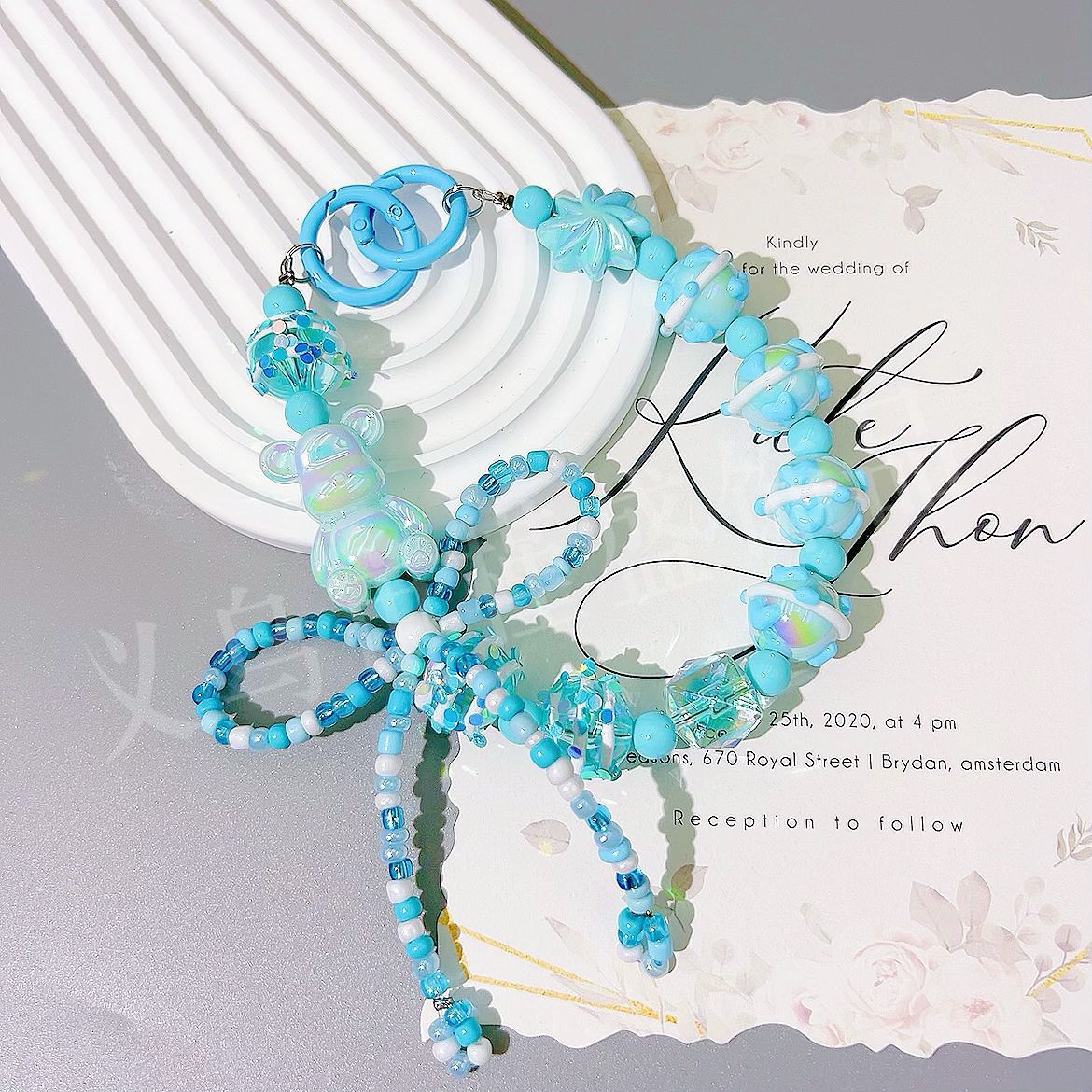 Small fresh ins hand-painted beads mobile phone pendant cartoon bear bow accessories bead string keychain live broadcast of the same style