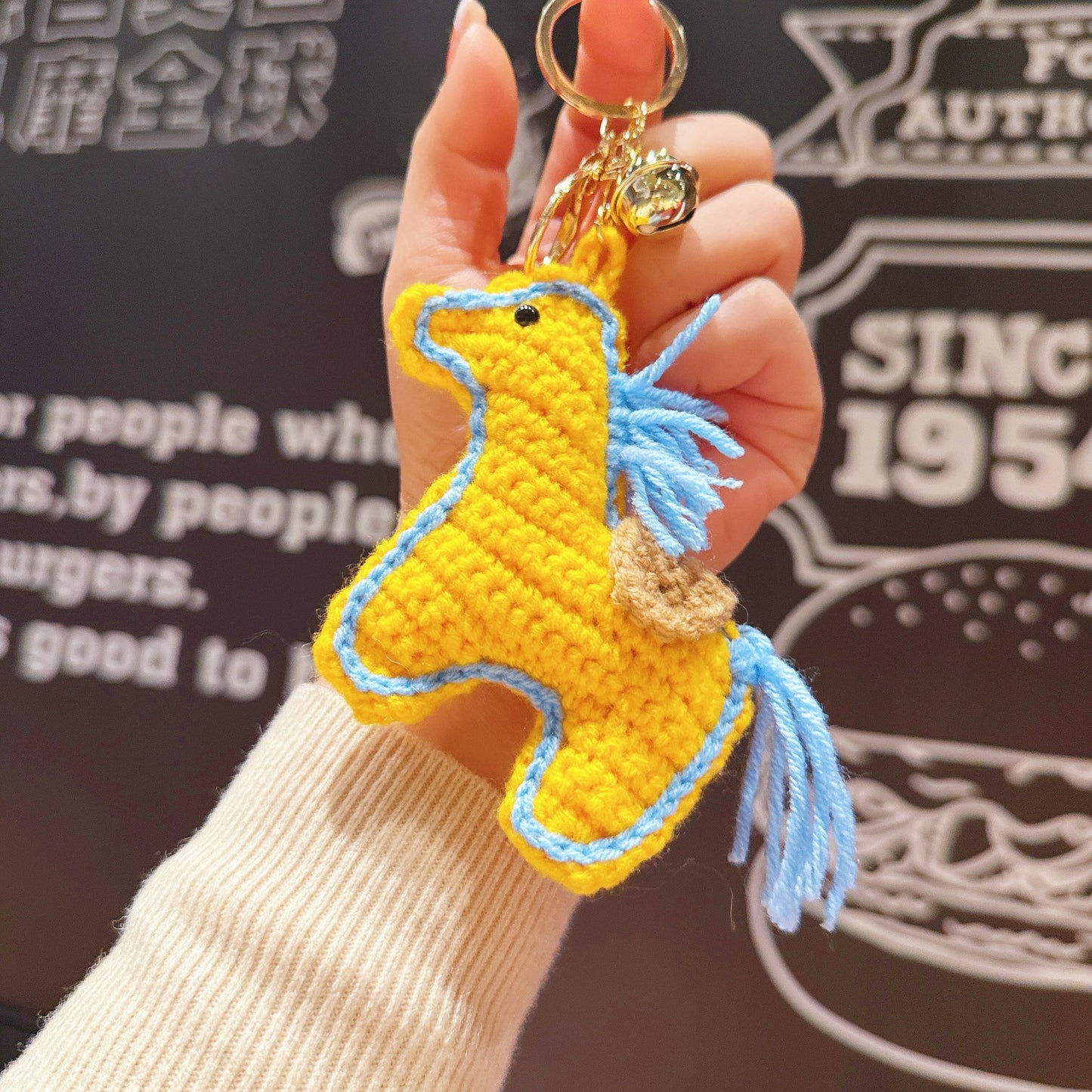 New cute auspicious horse keychain pendant hand-crocheted wool pony New Year's gift pendant wholesale