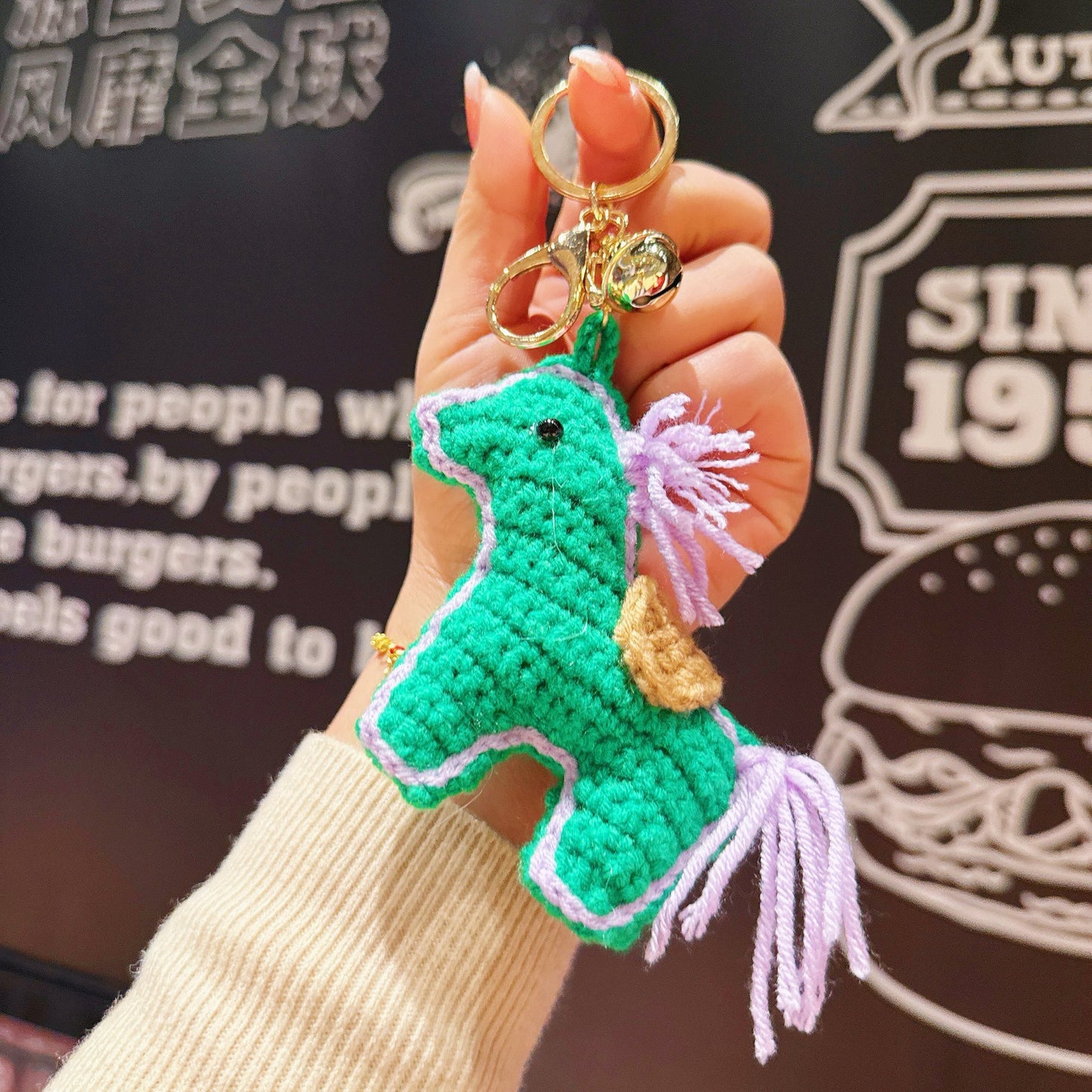 New cute auspicious horse keychain pendant hand-crocheted wool pony New Year's gift pendant wholesale
