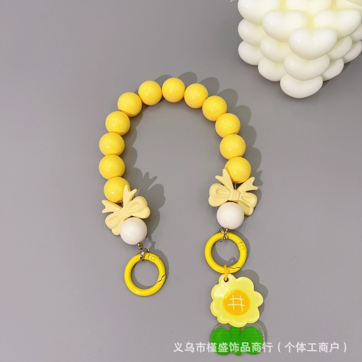 New cartoon cute acrylic flower mobile phone chain Xiaohongshu same student water cup hanging chain luggage accessories