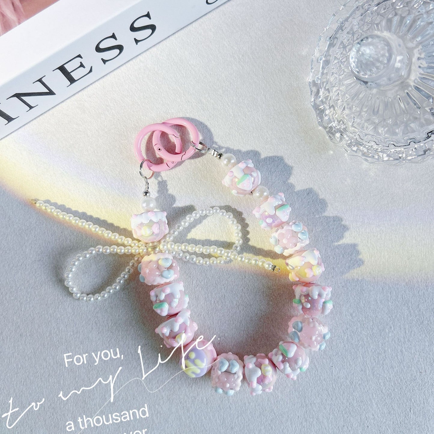 Korean small fresh pearl mobile phone chain bag pendant full of oil heavy industry hand-painted beads Xiaohongshu same mobile phone pendant