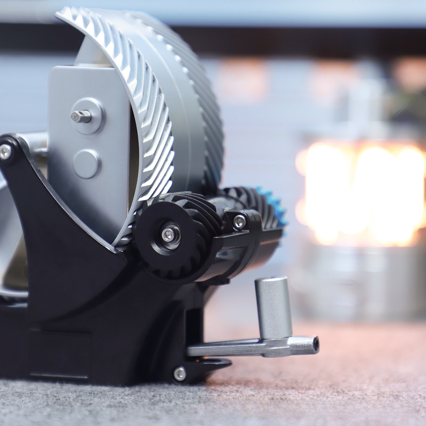 Nikolatoys Full Metal Mechanical Alloy Sawtooth Knob Gear Mobile Phone Stand Durable Zinc Alloy Wireless Charging Bracket Universal