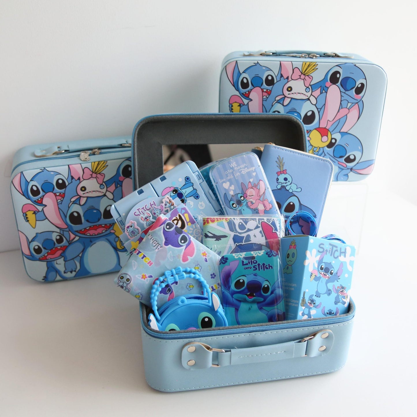 Stitch Gift Box | 1 suitcase + 10 random items